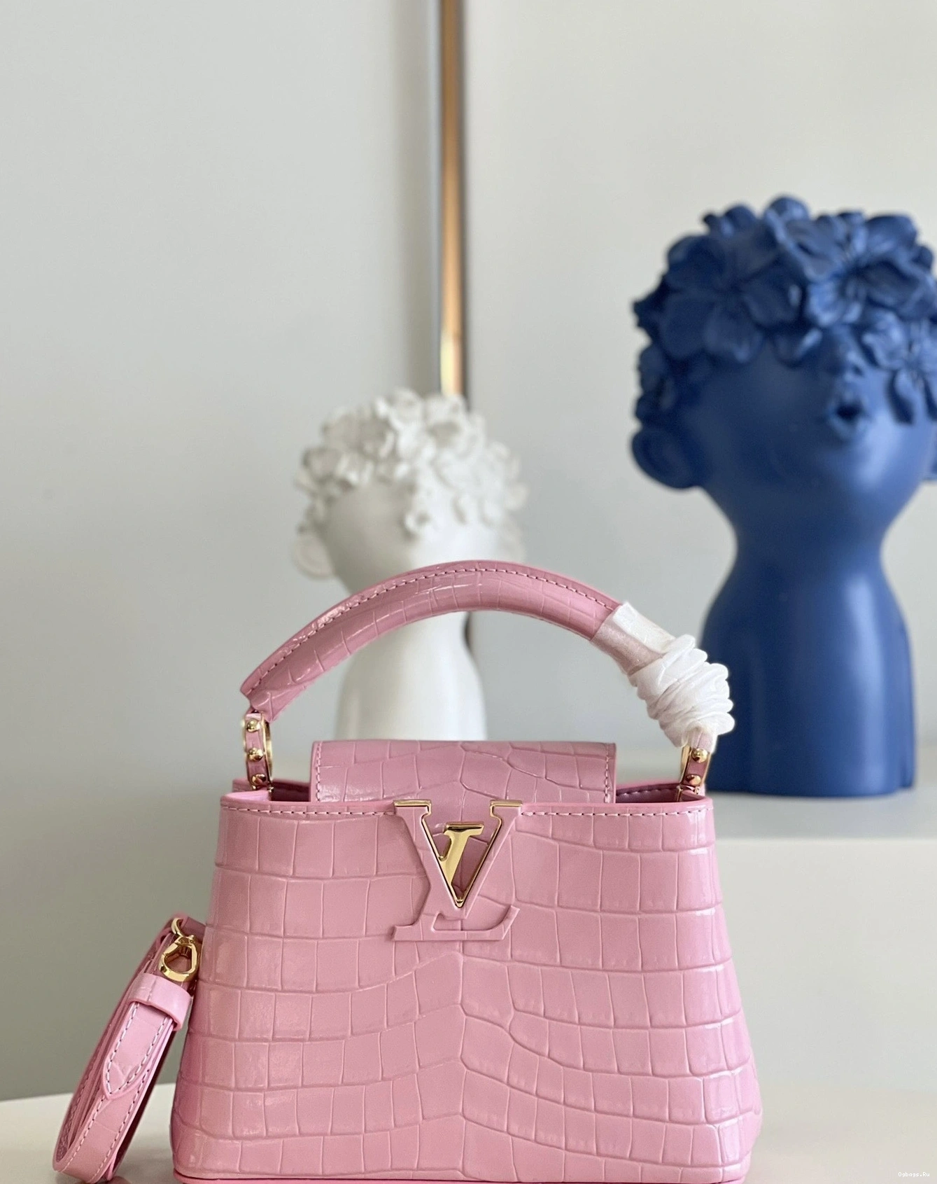 VUITTON LOUIS MINI CAPUCINES 1228